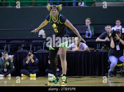 Ferrell Center Waco, Texas, USA. Dezember 2023. Phillipina Kyei (15) während der 2. Hälfte des NCAA Women's Basketball zwischen Oregon Ducks und den Baylor Lady Bears im Ferrell Center Waco, Texas. Matthew Lynch/CSM/Alamy Live News Stockfoto