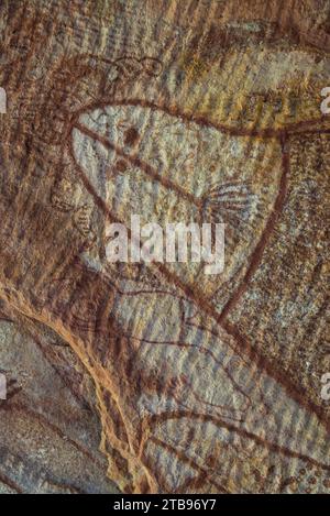 Wandjina-Geisterfiguren in einer Höhle am Floß Point, Teil der Bradshaw Rock Gemäldesammlung prähistorischer australischer Kunst Stockfoto