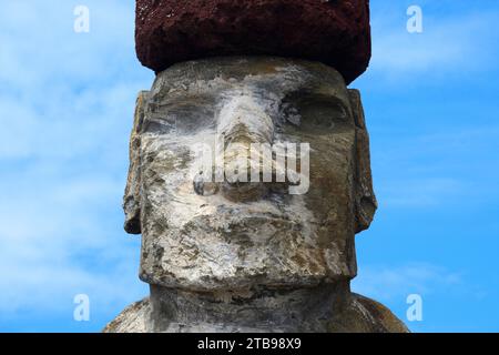 Nahaufnahme eines der Moai auf der Osterinsel an der Tongariki-Stätte, Rapa Nui-Nationalpark auf der Osterinsel; Osterinsel Stockfoto