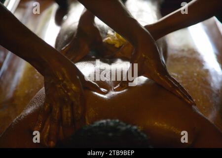 Ayurvedische Massage; Bundesstaat Kerala, Indien Stockfoto