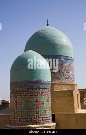 Doppelkuppelmoschee in Shah-i-Zinda; Samarkand, Usbekistan Stockfoto