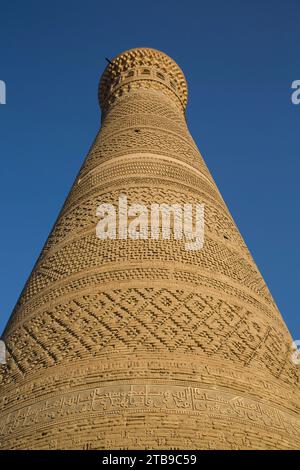 Kalyan Minaret (großes Minarett) im POI Kalan Religous Complex; Buchara, Usbekistan Stockfoto