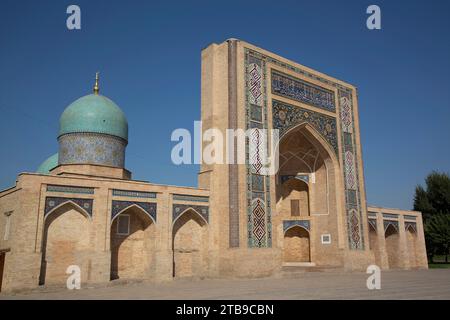 Madrasah Barak-khan im Hazrati-Imam-Komplex; Taschkent, Usbekistan Stockfoto