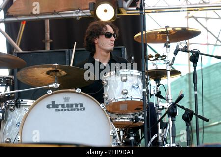 Imola Italien 15.06.2002: Giorgio Prette Schlagzeuger der Gruppe Afterhours während des Konzerts beim Heineken Jammin Festival 2002 Stockfoto