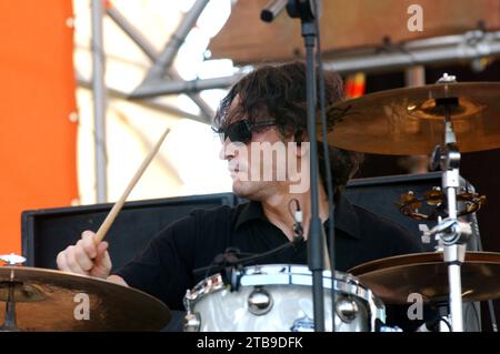 Imola Italien 15.06.2002: Giorgio Prette Schlagzeuger der Gruppe Afterhours während des Konzerts beim Heineken Jammin Festival 2002 Stockfoto