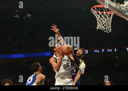 Mexiko-Stadt, Ciudad de Mexico, Mexiko. Dezember 2023. 3. Dezember 2023 in Mexico City, Mexiko: Dominick Barlow (26) von Austin Spurs im Kampf gegen die Capitanes während der NBA G League zwischen Mexico City Capitanes und Austin Spurs in der Mexico City Arena. Am 3. Dezember 2023. In Mexiko-Stadt, Mexiko. (Kreditbild: © Carlos Santiago/eyepix via ZUMA Press Wire) NUR REDAKTIONELLE VERWENDUNG! Nicht für kommerzielle ZWECKE! Stockfoto