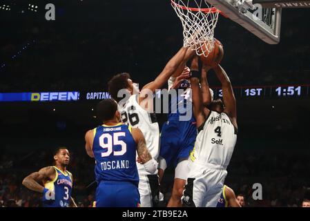 Mexiko-Stadt, Ciudad de Mexico, Mexiko. Dezember 2023. 3. Dezember 2023 in Mexico City, Mexiko: Dominick Barlow (26) von Austin Spurs im Kampf gegen die Capitanes während der NBA G League zwischen Mexico City Capitanes und Austin Spurs in der Mexico City Arena. Am 3. Dezember 2023. In Mexiko-Stadt, Mexiko. (Kreditbild: © Carlos Santiago/eyepix via ZUMA Press Wire) NUR REDAKTIONELLE VERWENDUNG! Nicht für kommerzielle ZWECKE! Stockfoto