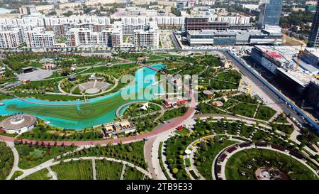 Taschkent, Usbekistan - 24. Mai 2021: Aus der Vogelperspektive des Stadtparks Taschkent Stockfoto