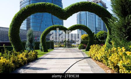 Taschkent, Usbekistan - 24. Mai 2021: Aus der Vogelperspektive des Stadtparks Taschkent Stockfoto