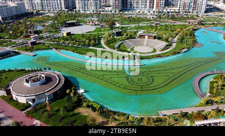 Taschkent, Usbekistan - 24. Mai 2021: Aus der Vogelperspektive des Stadtparks Taschkent Stockfoto