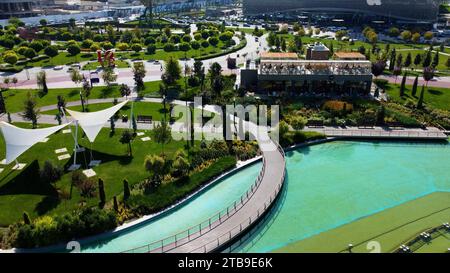 Taschkent, Usbekistan - 24. Mai 2021: Aus der Vogelperspektive des Stadtparks Taschkent Stockfoto