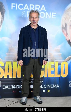 Rom, Italien. Dezember 2023. Giovanni Storti nimmt am 5. Dezember 2023 am Fotogespräch für den Film „Santocielo“ im Hotel Bernini in Rom, Italien, Teil. (Foto: Domenico Cippitelli/NurPhoto) Credit: NurPhoto SRL/Alamy Live News Stockfoto