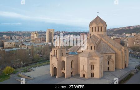 St. Gregor die Illuminatorenkathedrale (Surb Grigor Lusavorich in Jerewan, Armenien aus der Luft Stockfoto