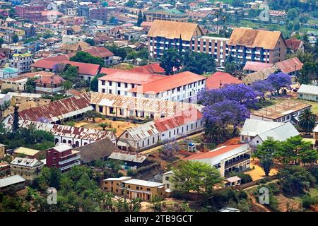 Aus der Vogelperspektive über Häuser in der Stadt Fianarantsoa, Haute Matsiatra Region, Central Highlands, Madagaskar, Afrika Stockfoto