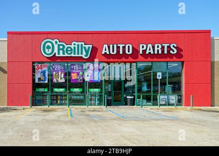 O'Reilly Auto Parts Store und Auto- oder Autoteile und liefert Vordereingang mit Schild und Logo in Montgomery Alabama, USA. Stockfoto