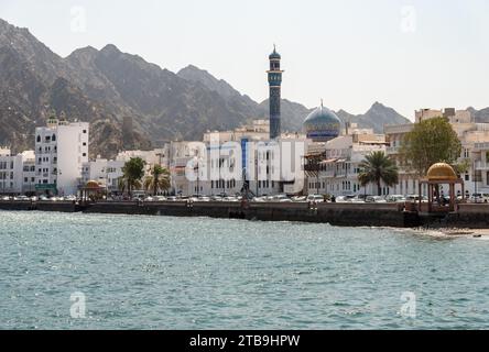 Mutrah, Maskat, Oman - 10. Februar 2020: Blick auf die Stadtteile von Maskat in Oman. Stockfoto