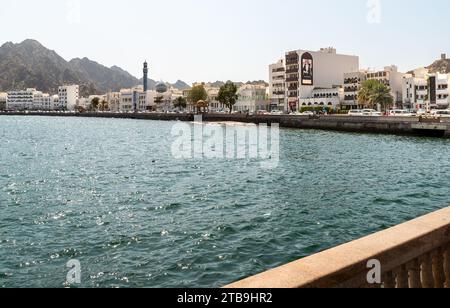 Mutrah, Maskat, Oman - 10. Februar 2020: Blick auf die Stadtteile von Maskat in Oman. Stockfoto