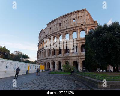 Kolosseum an einem Herbstabend in Rom, Region Latium, Italien, 05. Dezember 2023 Stockfoto