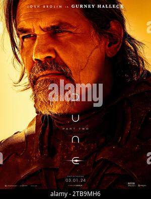 Dune: Part Two (2024) von Denis Villeneuve mit Josh Brolin als Gurney Halleck in der Hauptrolle in dieser Adaption von Frank Herberts Sci-fi-Meisterwerk. Paul Atreides vereinigt sich mit Chani und den Fremen und sucht Rache an den Verschwörern, die seine Familie zerstörten. Poster mit US-Zeichen ***NUR FÜR REDAKTIONELLE ZWECKE***. Quelle: BFA / Warner Bros Stockfoto