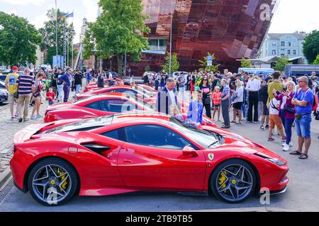 Liepaja, Lettland, 20. Juli 2023: Veranstaltung und öffentliche Autosalon des Ferrari F8 in Europa Stockfoto