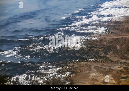 Blick aus dem Weltraum auf die Himalaya-Berge, einschließlich Mount Everest. Stockfoto