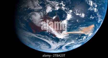 Rauch- und Aschewolke, die von den Waldbränden an der Südostküste Australiens wegströmen. Stockfoto