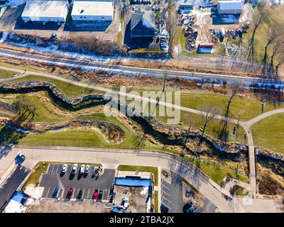 Luftaufnahme von Cross Plains, Wisconsin, USA an einem kühlen Herbsttag. Stockfoto