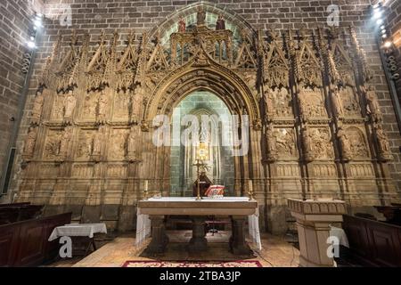 Valencia, Spanien – 25. September 2023: Die Kathedrale der Himmelfahrt (St. Marienkathedrale) ist eine römisch-katholische Pfarrkirche. Alabaster-Altaraufsatz mA Stockfoto