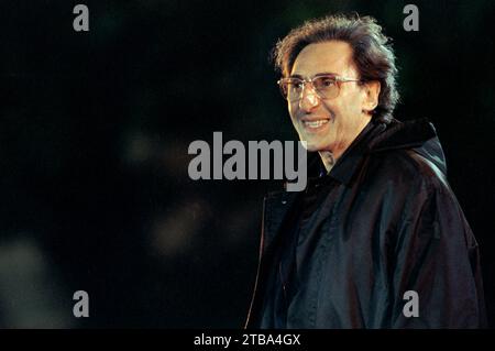 Mantova Italien 1997-05-31: Franco Battiato während der Festivalbar 1997 auf der Piazza Sordello Mantova Stockfoto