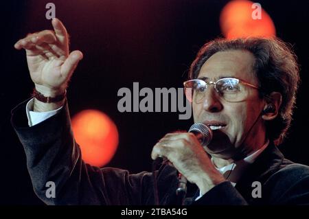 Rom Italien 01.05.1997: Franco Battiato während des Musikfestivals Concerto del Primo Maggio, Labor Day auf der Piazza San Giovanni Stockfoto