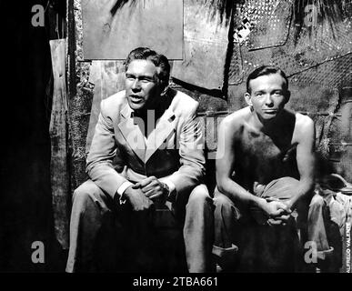 GEORGE HANCOCK (als Emile de Becque) und PETER GRANT (als Lt. Cable) in SOUTH PACIFIC 1950 -1951 Regisseur/Musical-Inszenierung JOSHUA LOGAN Musik Richard Rodgers Lyrics Oscar Hammerstein II Buch Oscar Hammerstein II und Joshua Logan basierend auf Tales of the South Pacific von James A. Michener szenisches Design Joe Mielziner Kostümdesign Motley Produzenten Richard Rodgers und Oscar Hammerstein in Zusammenarbeit mit Leland Hayward und Joshua Logan am Majestic Theatre in New York Stockfoto