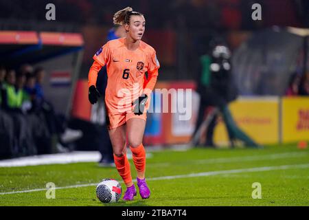 Tilburg, Niederlande. Dezember 2023. Jill Roord aus den Niederlanden läuft mit dem Ball während des Gruppenspiels der UEFA Womens Nations League - League A zwischen den niederländischen Frauen und den belgischen Frauen am 5. Dezember 2023 in Tilburg, Niederlande Credit: dpa/Alamy Live News Stockfoto