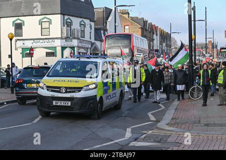 Pro-Palästina-Rallye für einen vollständigen Waffenstillstand marschieren jetzt durch Newham und Redbridge, London Stockfoto