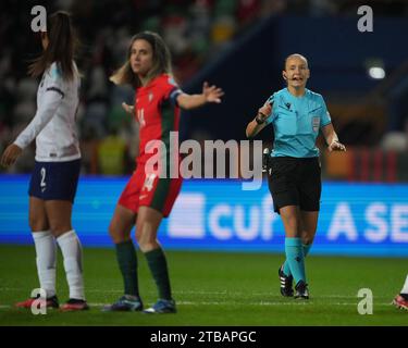 Leiria, Portugal. Dezember 2023. Estadio Dr. Magalhaes Pessoa Estadio Dr. Magalhaes Pessoa Schiedsrichter Ivana Projkovska während des Spiels zwischen Portugal F und Frankreich F gültig für die Women's Nations League in Estadio Dr. Magalhaes Pessoa, Leiria, Portugal (Foto: Pedro Loureiro/spp) (Pedro Loureiro/spp) (Pedro Loureiro/spp) Credit: SPP Sport Photo Press. /Alamy Live News Stockfoto