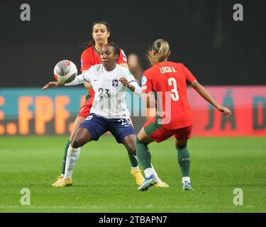 Leiria, Portugal. Dezember 2023. Estadio Dr. Magalhaes Pessoa Estadio Dr. Magalhaes Pessoa Vicki Becho von der französischen F-Nationalmannschaft während des Spiels zwischen Portugal F und Frankreich F gültig für die Women's Nations League im Estadio Dr. Magalhaes Pessoa, Leiria, Portugal (Foto: Pedro Loureiro/spp) (Pedro Loureiro/spp) (Pedro Loureiro/spp) Credit: SPP Sport Pressefoto. /Alamy Live News Stockfoto