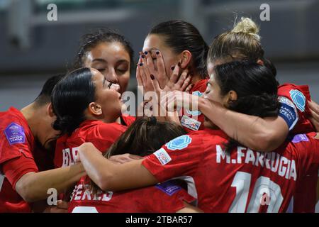 TA'qali, Malta. Dezember 2023. Spieler von Malta feiern ein Tor beim Spiel der UEFA Women's Nations League C, Gruppe C1 zwischen Malta und Lettland in Ta'Qali, Malta, 5. Dezember 2023. Quelle: Jonathan Borg/Xinhua/Alamy Live News Stockfoto