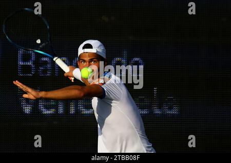 Puerto Cabello, Carabobo, Venezuela. Dezember 2023. Dezember 2023. Ignacio Parisca, aus Venezula, während des Spiels beim internationalen Tennisturnier der Dracula Open in Puerto Cabello, Venezuela. Foto: Juan Carlos Hernandez (Credit Image: © Juan Carlos Hernandez/ZUMA Press Wire) NUR REDAKTIONELLE VERWENDUNG! Nicht für kommerzielle ZWECKE! Stockfoto