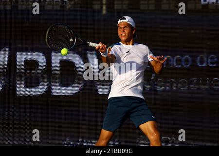 Puerto Cabello, Carabobo, Venezuela. Dezember 2023. Dezember 2023. Ignacio Parisca, aus Venezula, während des Spiels beim internationalen Tennisturnier der Dracula Open in Puerto Cabello, Venezuela. Foto: Juan Carlos Hernandez (Credit Image: © Juan Carlos Hernandez/ZUMA Press Wire) NUR REDAKTIONELLE VERWENDUNG! Nicht für kommerzielle ZWECKE! Stockfoto