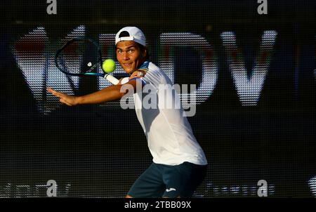 Puerto Cabello, Carabobo, Venezuela. Dezember 2023. Dezember 2023. Ignacio Parisca, aus Venezula, während des Spiels beim internationalen Tennisturnier der Dracula Open in Puerto Cabello, Venezuela. Foto: Juan Carlos Hernandez (Credit Image: © Juan Carlos Hernandez/ZUMA Press Wire) NUR REDAKTIONELLE VERWENDUNG! Nicht für kommerzielle ZWECKE! Stockfoto