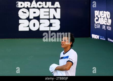 Puerto Cabello, Carabobo, Venezuela. Dezember 2023. Dezember 2023. Ignacio Parisca, aus Venezula, während des Spiels beim internationalen Tennisturnier der Dracula Open in Puerto Cabello, Venezuela. Foto: Juan Carlos Hernandez (Credit Image: © Juan Carlos Hernandez/ZUMA Press Wire) NUR REDAKTIONELLE VERWENDUNG! Nicht für kommerzielle ZWECKE! Stockfoto