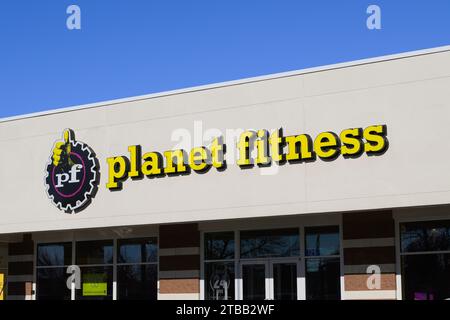 Burlington, WA, USA – 17. November 2023; Anmeldung des Gebäudes mit dem Namen Planet Fitness und dem Markenlogo Stockfoto