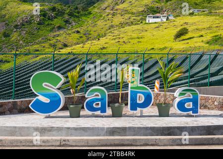 Schild von Saba vor dem Flughafen Juancho E. Yrausquin in Saba, Karibik Niederlande. Stockfoto