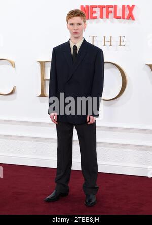 London, Großbritannien. Dezember 2023. Luther Ford bei der Crown Season 6 Premiere, Royal Festival Hall, London, UK, 5. Dezember, 2023. Foto: Stuart Hardy/ABACAPRESS.COM Credit: abaca Press/Alamy Live News Stockfoto