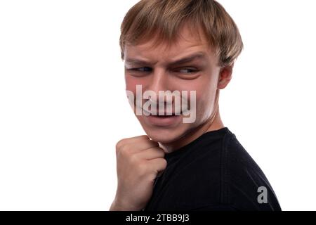 Der zufriedene blonde Teenager ist glücklich auf weißem Hintergrund Stockfoto