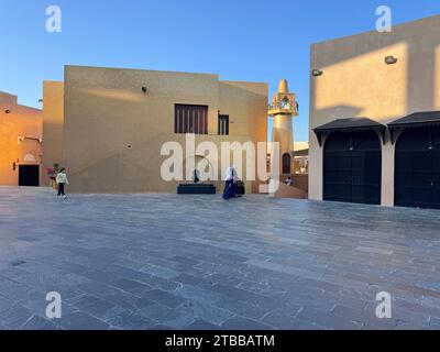 Außenfassade und Minarett der Goldenen Moschee von Katara, effektiv mit Gold bedeckt Stockfoto