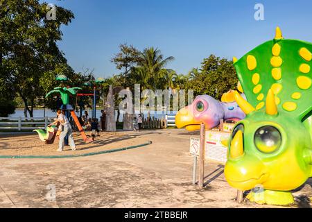 Nong Prajak Park, Kindergarten, Riesenfantasiespielobjekt, Stadtzentrum, Udon Thani, Isan, Thailand, Südostasien, Asien Stockfoto