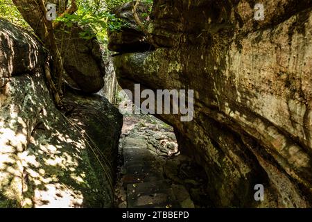 Phu Phra bat Historical Park, schmale Passage des Steingartens, Ban Phue, Udon Thani, isan, Thailand, Südostasien, Asien Stockfoto