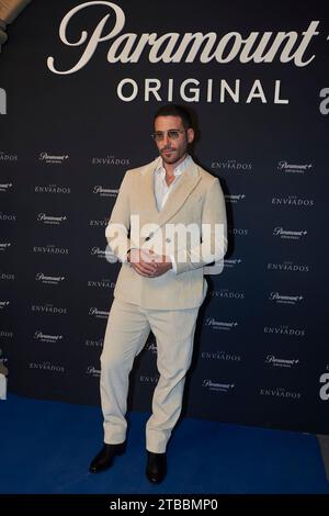 Miguel Angel Silvestre besucht am 5. Dezember 2023 den blauen Teppich der TV-Serie „Los Enviados“ im Teatro Helenico in Mexiko-Stadt. (Foto: Jaime Nogales/Eyepix Group) (Foto: Eyepix/NurPhoto) Stockfoto