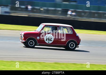 Francesca Roodhouse, Austin Mini Cooper S, HSCC 70’s Road Sports, Historic Road Sports und Historic Touring Cars, drei Klassifizierungen kombiniert Stockfoto