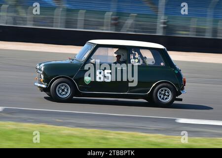 Roger Godfrey, Austin Mini Cooper S, HSCC 70’s Road Sports, Historic Road Sports und Historic Touring Cars, drei Klassifizierungen kombiniert in den ON Stockfoto